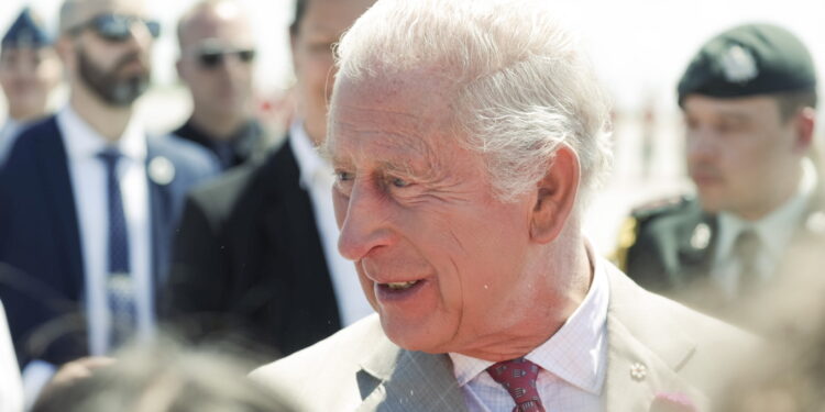 Via a visita lampo con Camilla. Il re a inaugurazione Parlamento