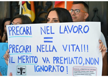 'Basta tagli e precariato'. Corteo e presidi a Torino e Milano