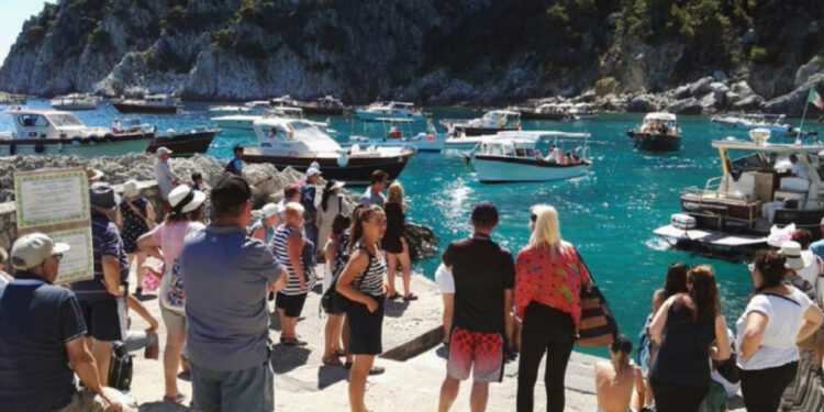 Fino al 15 ottobre a Marina Piccola attracchi ogni 12 minuti