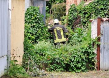I Vigili del fuoco stanno smontando le attrezzature