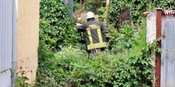 I Vigili del fuoco stanno smontando le attrezzature