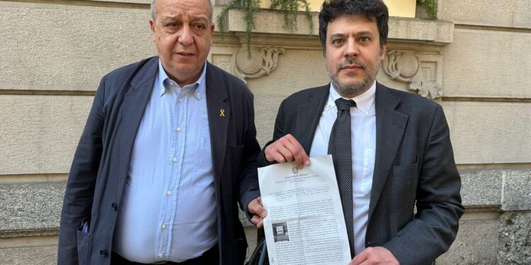Consiglieri riformisti presentano l'esposto in Questura a Milano