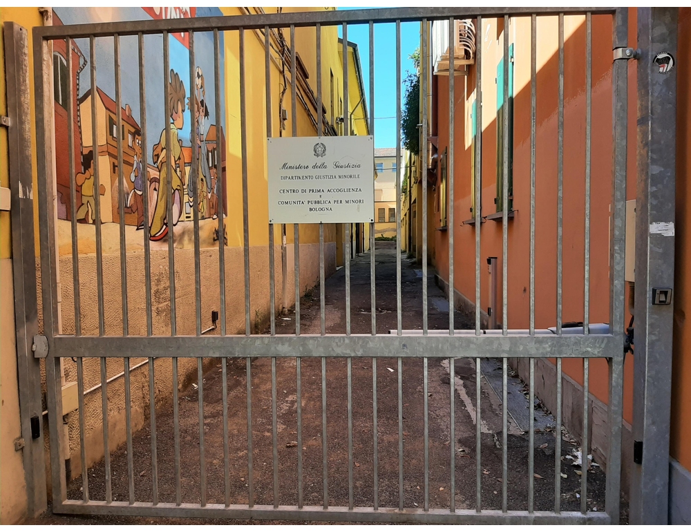 ‘Detenuto minore isolato senza finestre’, Garante chiede conto