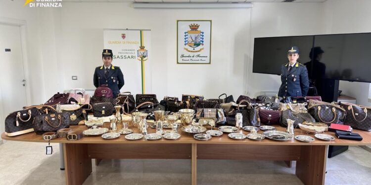 Sequestrati da Gdf anche 13 chili di oggetti argento e un'auto