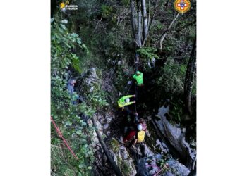 In Irpinia marito e moglie bloccati in un canalone per ore
