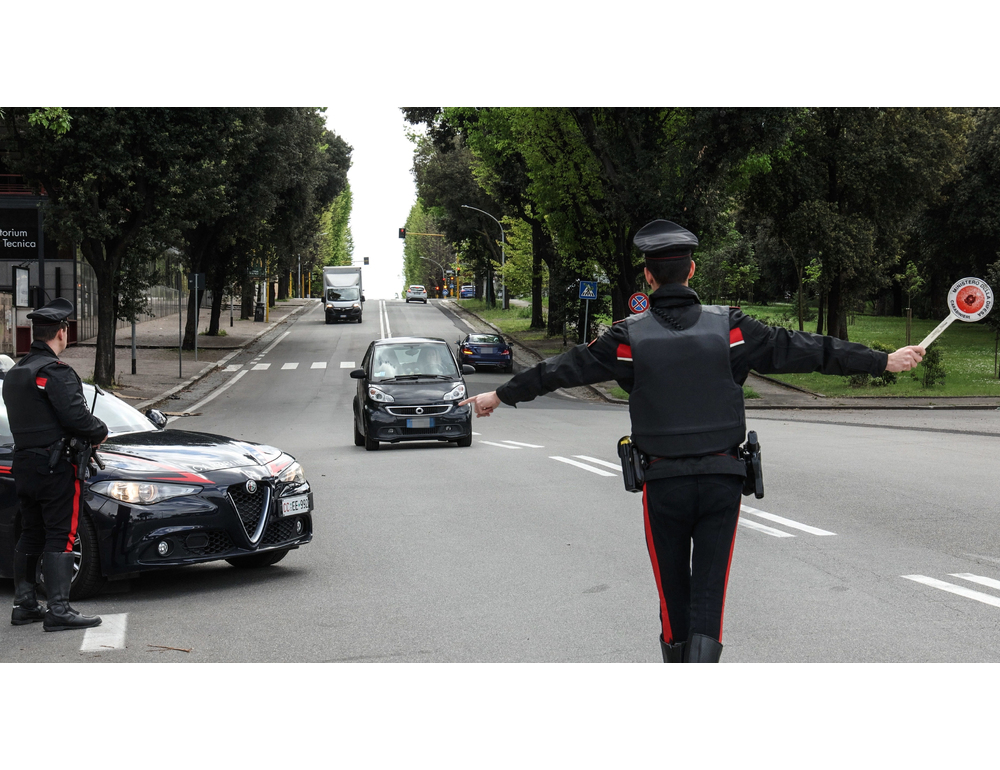Fallito assalto a portavalori nel Barese, auto in fiamme