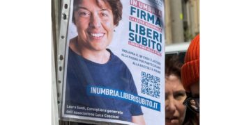 Laura Santi raccoglie firme per campagna 'Liberi subito'