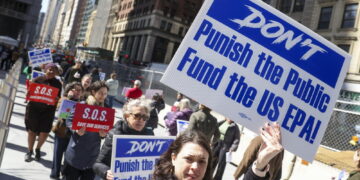 Corte della California ne ordina il blocco per 2 settimane