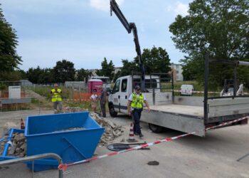 Dipendente 47enne di una ditta privata schiacciato da furgone