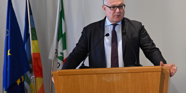 'No a modelli che non esistono