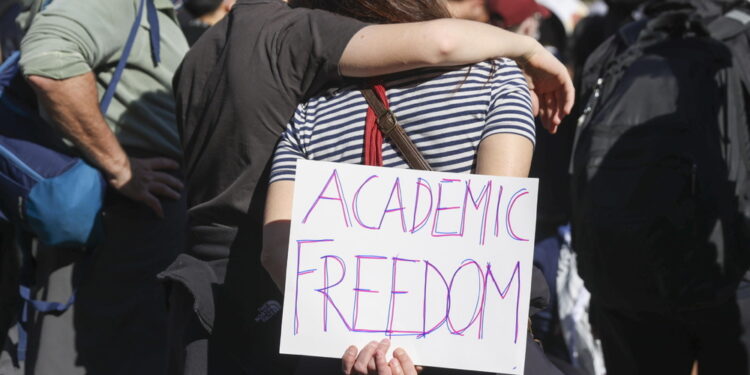 Accolta mozione ateneo dopo decisione dell'Homeland Security