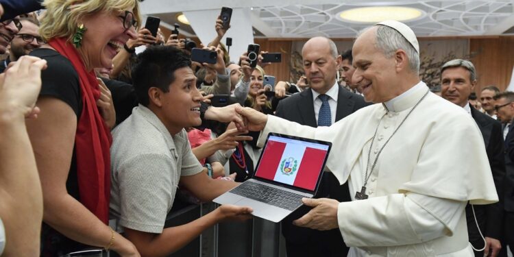 "La Santa Sede è a disposizione perché i nemici si incontrino"