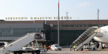 Sequestro e maxi-multa della Finanza all'aeroporto di Bologna