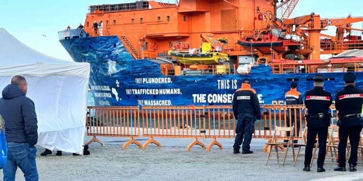 L'attracco previsto per martedì mattina a Marina
