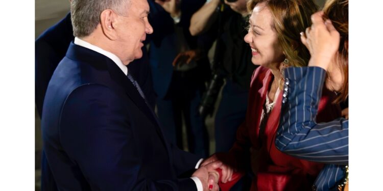 Meloni e Mirziyoyev firmano una dichiarazione congiunta