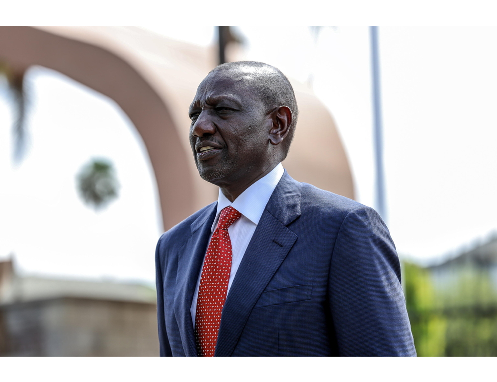 Kenya, presidente colpito da una scarpa durante un comizio