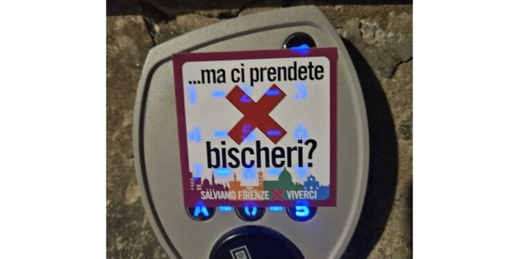 Attaccati adesivi 'ma ci prendete X bischeri?' sui palazzi
