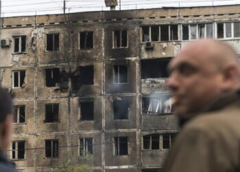'Gb aumenterà aiuti a Kiev finché Mosca non cesserà il fuoco'