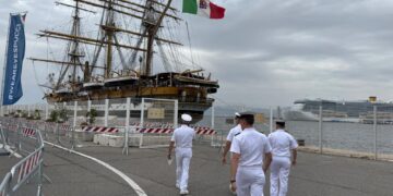 Da questa mattina la nave scuola aperta alle visite