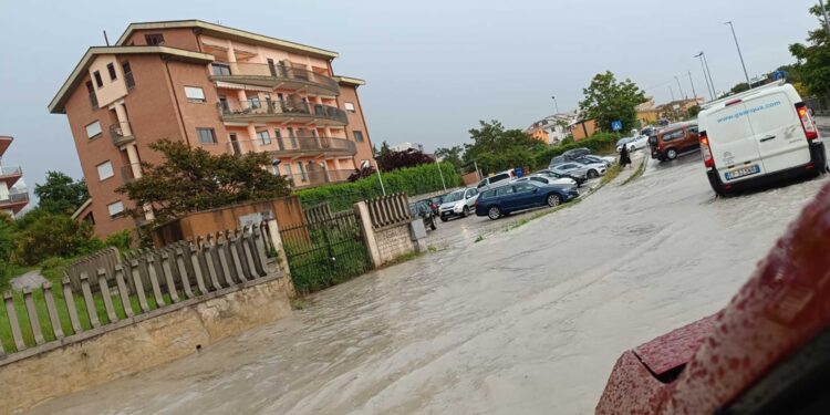 Temporali e auto bloccate nelle periferie del capoluogo