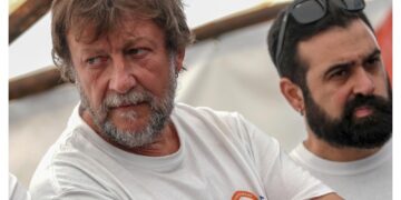 Per favoreggiamento aggravato dell'immigrazione clandestina