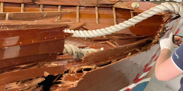 Barca ferma al largo di Salò venne travolta da motoscafo
