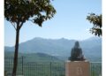 Spesa in crypto nei negozi e un monumento celebrativo
