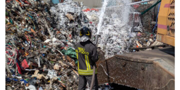 Fiamme domate da vigili del fuoco