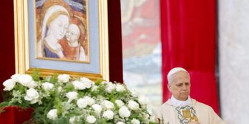 Poi chiede pace 'giusta e duratura per la martoriata Ucraina'