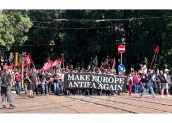 I manifestanti si sono radunati in largo Cairoli