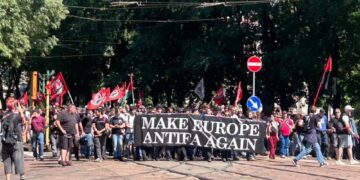 I manifestanti si sono radunati in largo Cairoli