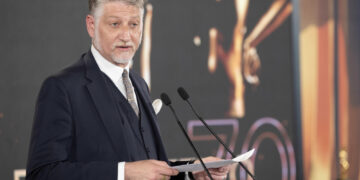 'La smetta con i piagnistei e con l'atteggiamento permaloso'