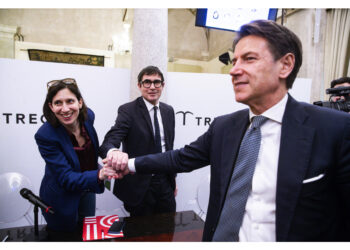 "Basta complicità