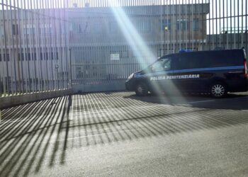 Controlli ad Ancona Montacuto. Telefoni in uso a 26 detenuti