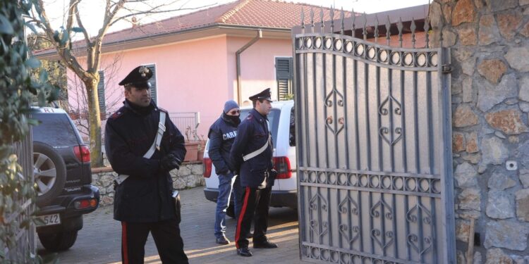 Picchiato e sequestrato custode