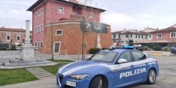 Preso a donna a Marina di Pietrasanta