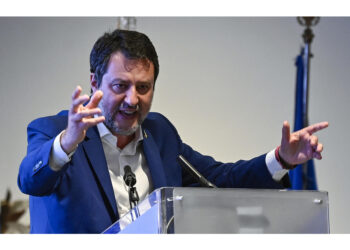"Non infileremo la testa nel cappio