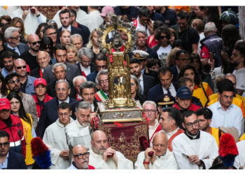 L'annuncio nella basilica di Santa Chiara dopo la processione