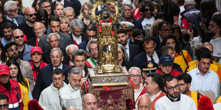 L'annuncio nella basilica di Santa Chiara dopo la processione