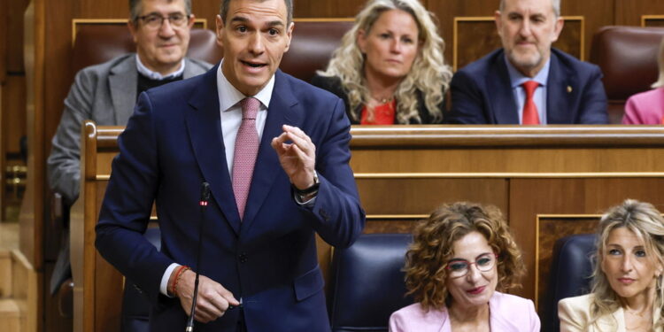 Il premier in replica al leader Pp in question time al Congresso