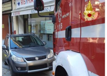Parcheggiata senza freno a mano