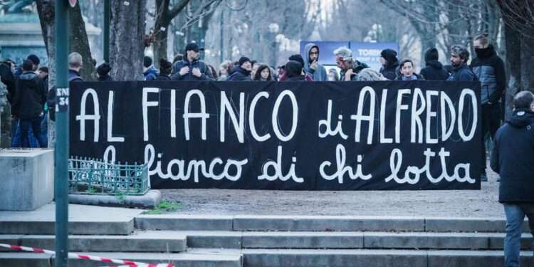 Pm Milano contesta resistenza aggravata e danneggiamento