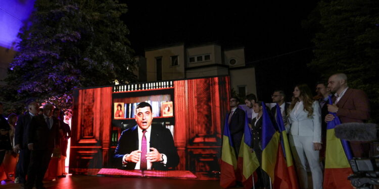 Candidato filo-Ue Antonescu