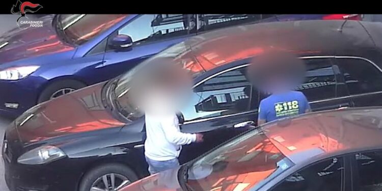 Gestito da autista soccorritore del 118.Altri quattro denunciati