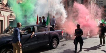 400 neofascisti e 5mila antifascisti divisi da cordone polizia