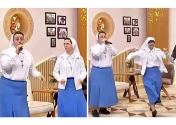 Lo show a sorpresa durante un'intervista a una tv cattolica