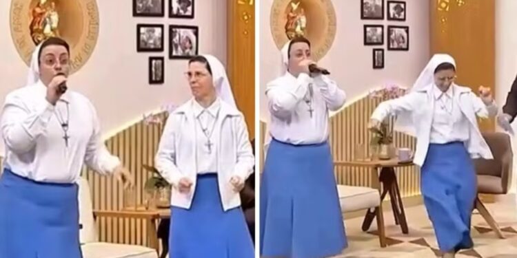 Lo show a sorpresa durante un'intervista a una tv cattolica