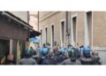 Polizia in assetto antisommossa ha bloccato 200 attivisti