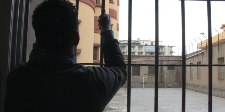 Dura un'ora e mezzo la fuga di un detenuto senegalese