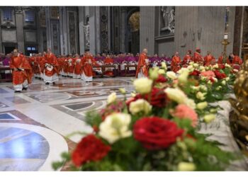 Presieduta dal cardinale decano Giovanni Battista Re